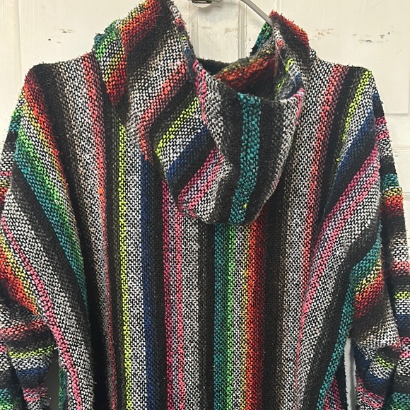 Poncho - Picture 5 of 15